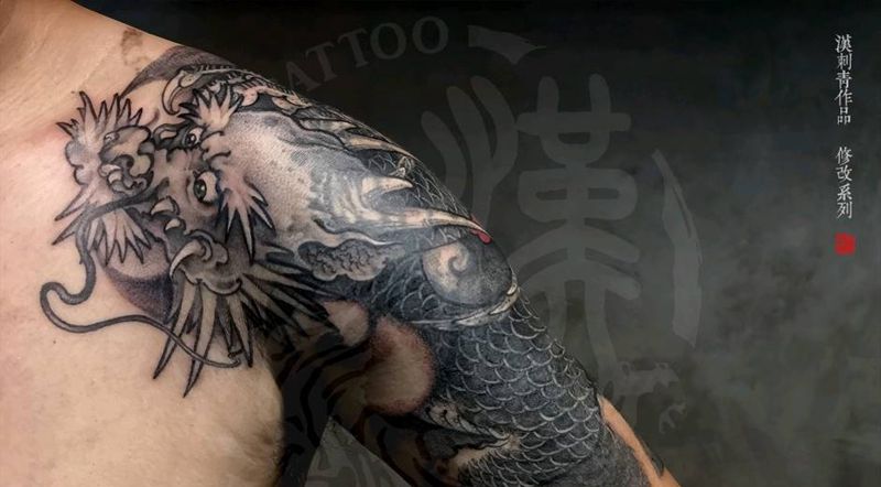 修改纹身图片_手臂肩部老传统新传统中国风龙锦鲤纹身图案