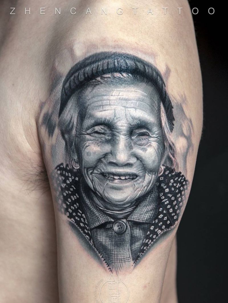 思念 | 针藏刺青 ·邵钢· 作品纹身图片_成品手臂写实肖像针藏刺青邵钢人物纹身图案