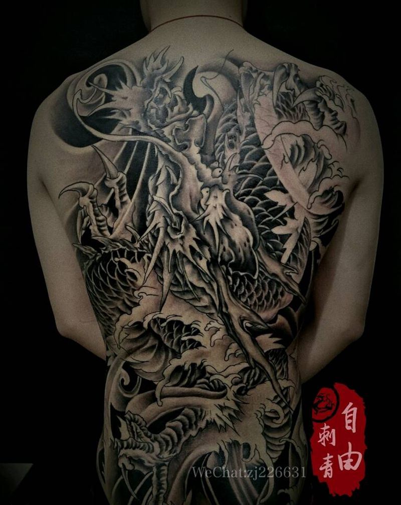 特价龙背纹身图片_背部臀部新传统龙纹身图案