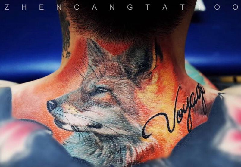 赤狐 | 针藏刺青 ·邵师傅· 作品纹身图片_成品背部颈部写实动物针藏刺青邵钢纹身图案