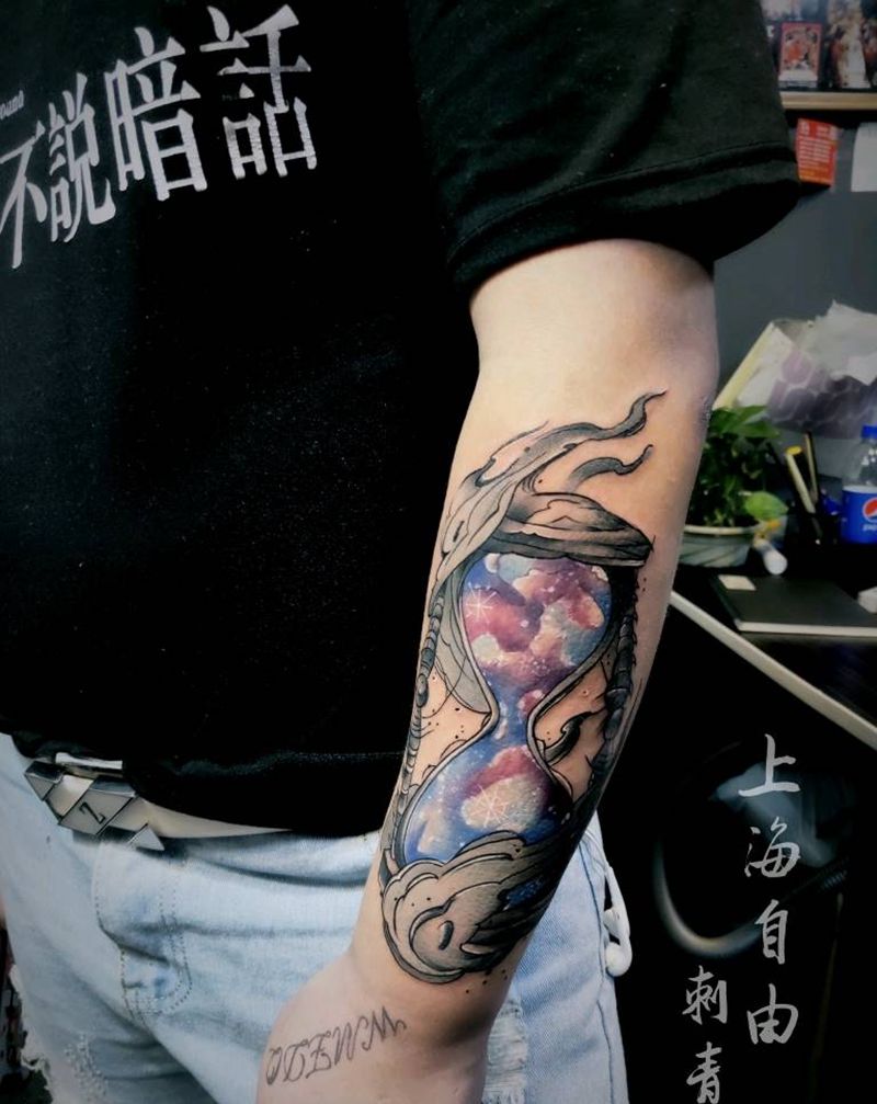 沙漏纹身图片_手臂欧美写实水彩沙漏纹身图案