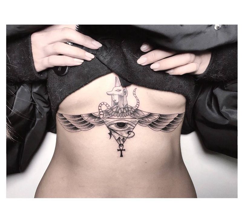 胸下纹身纹身图片_成品胸部欧美习俗几何人物宗教原创翅膀纹身图案