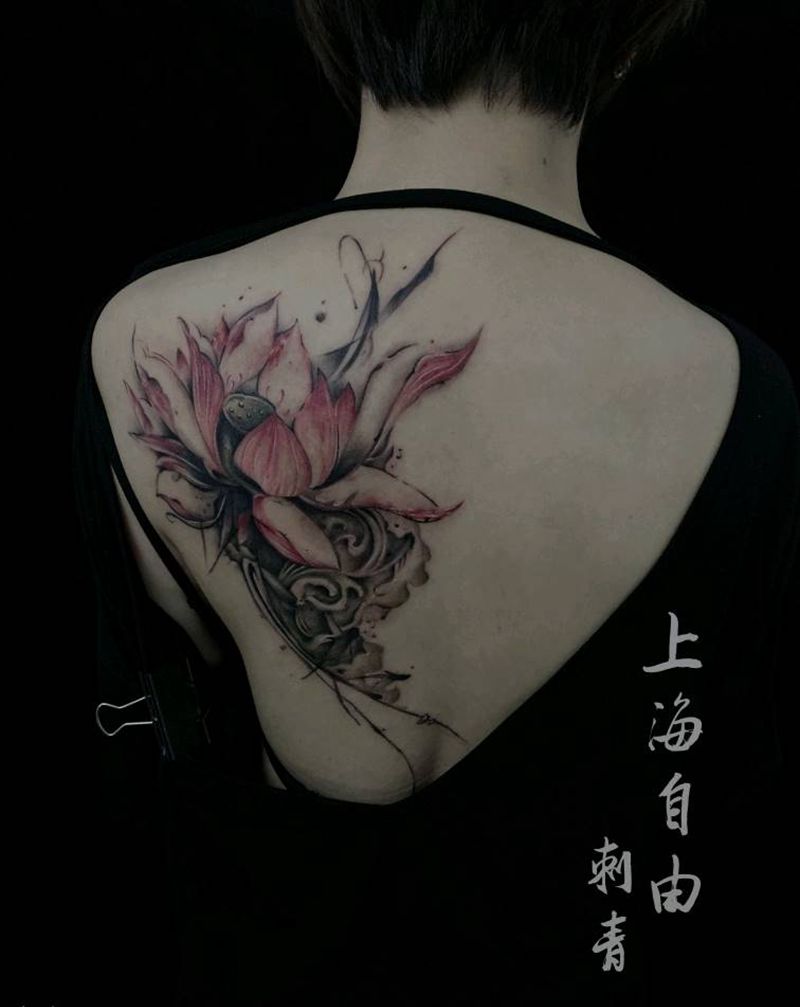 荷花纹身图片_背部水墨新传统荷花纹身图案