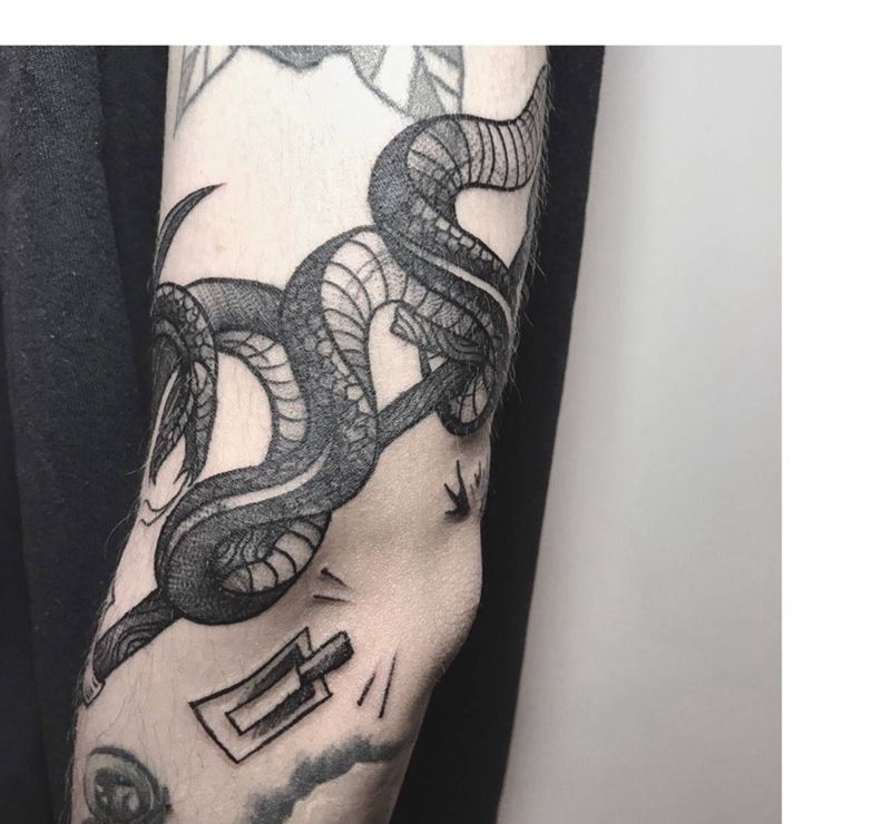 暗黑蛇纹身图片_成品手臂欧美动物纹身图案