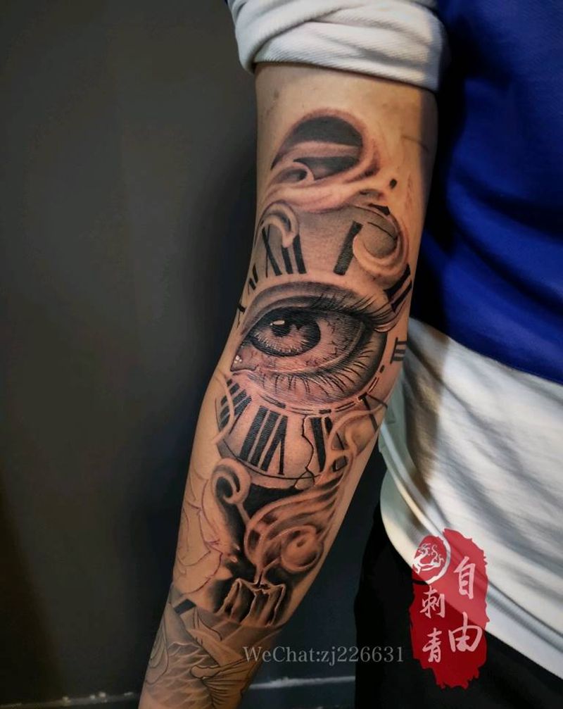 欧美花臂拼接，未完成纹身图片_手臂欧美写实指南针，眼睛纹身图案