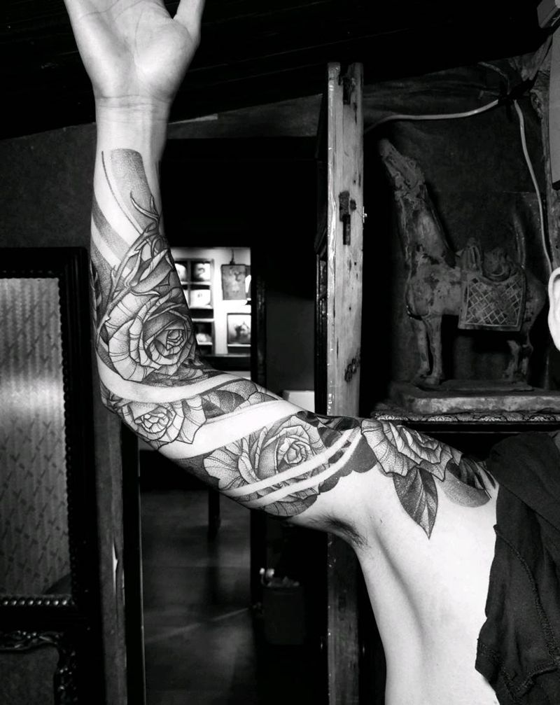 花臂_玫瑰纹身图片_手臂植物成品纹身图案