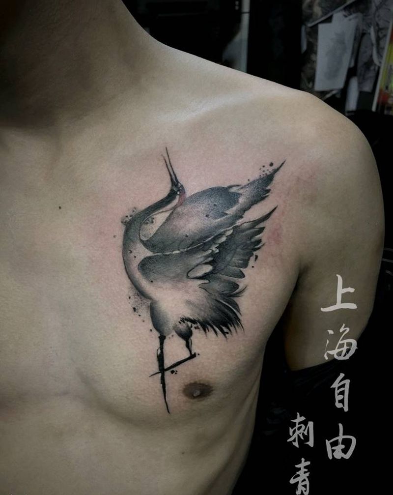 仙鹤纹身图片_胸部水彩水墨仙鹤遮盖纹身图案
