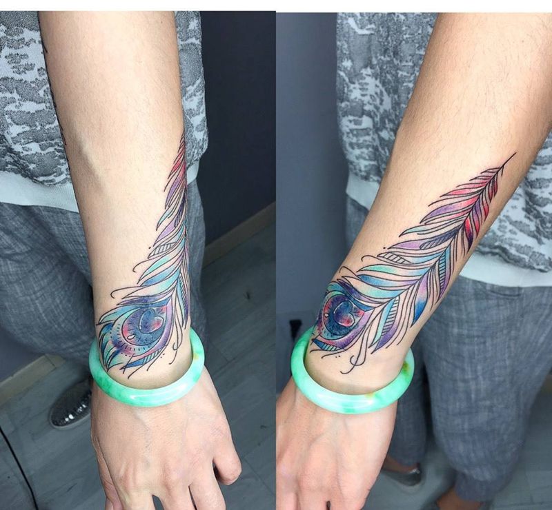 遮盖彩色羽毛纹身图片_成品手臂手部清新欧美静物遮盖水彩纹身图案