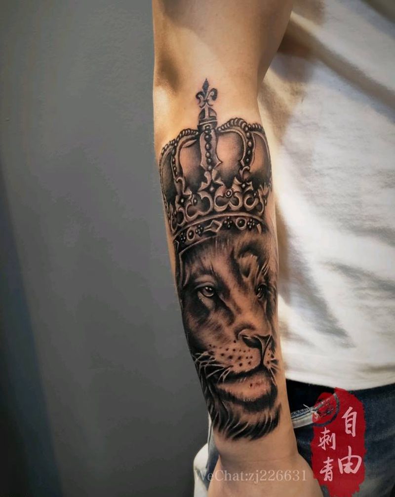 狮子纹身图片_手臂欧美写实狮子纹身图案