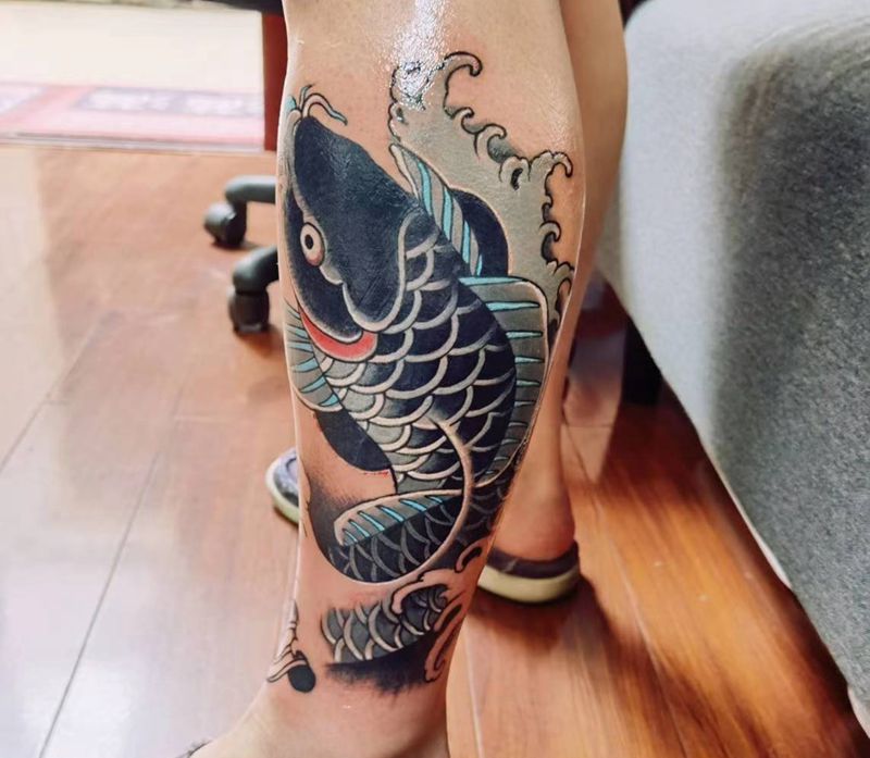 鱼纹身图片_腿部老传统新传统纹身图案