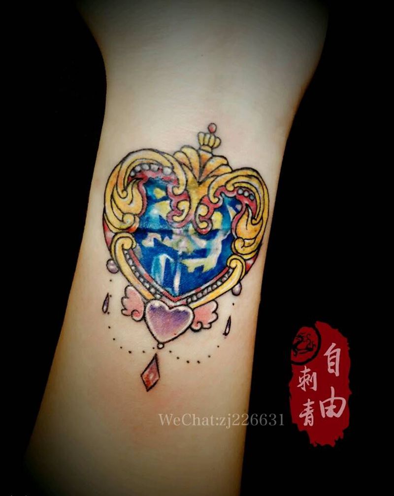 遮盖纹身图片_手部New School几何美少女纹身图案