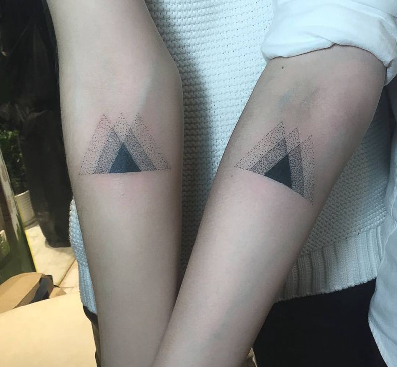 电刺几何图形纹身图片_成品手臂清新几何点线面纹身图案
