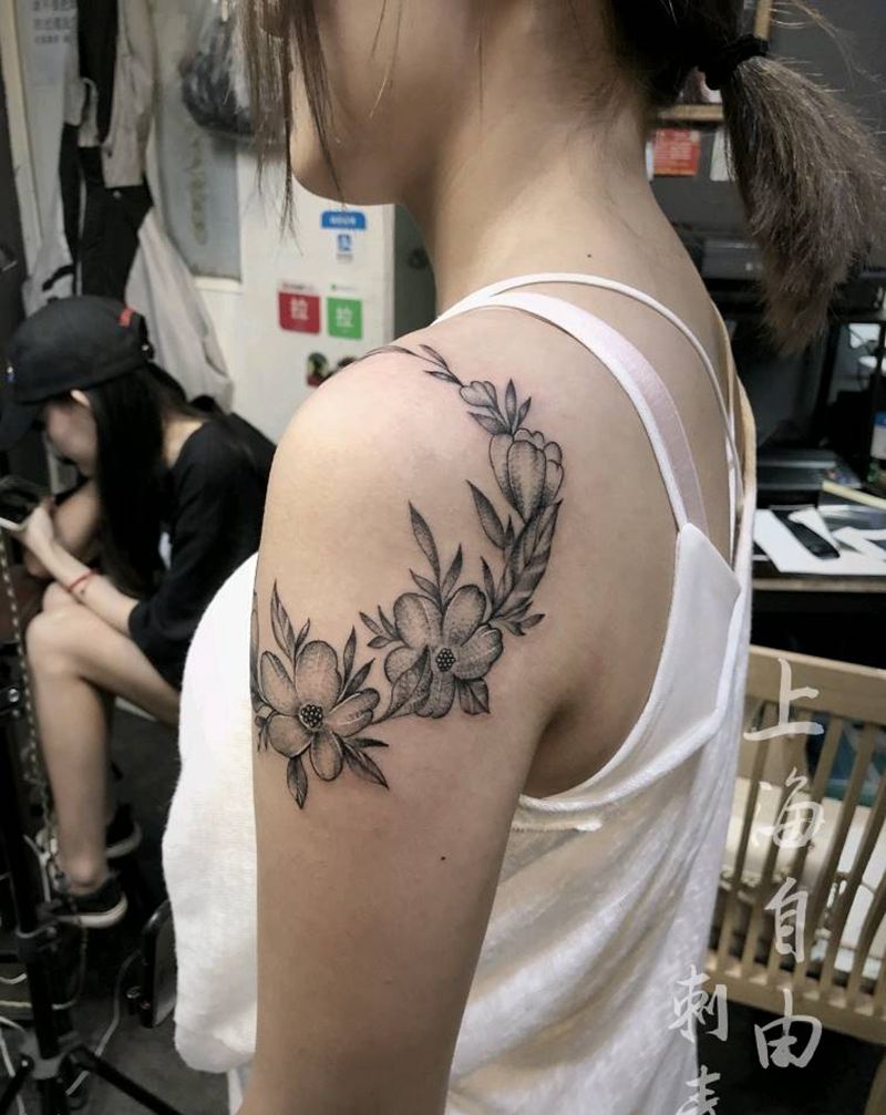 素花纹身图片_手臂点刺素花纹身图案