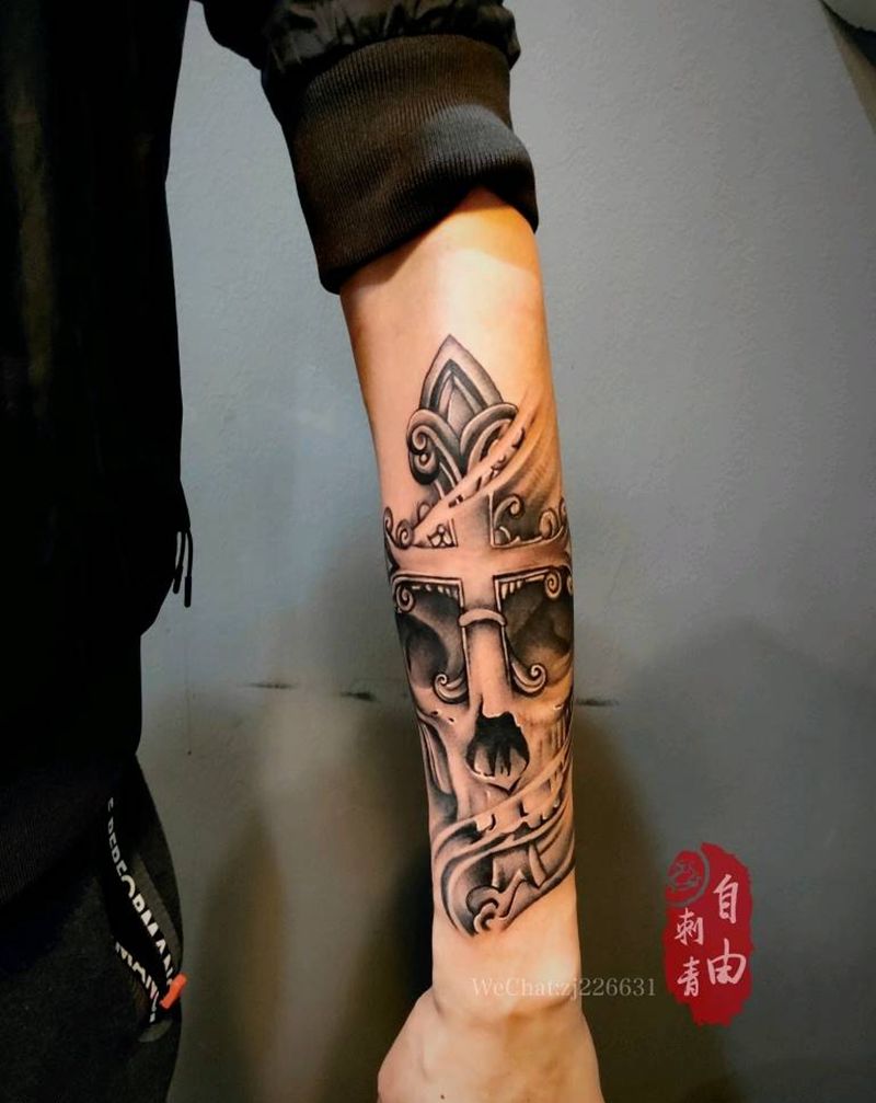 骷髅头纹身图片_手臂欧美写实骷髅十字架纹身图案