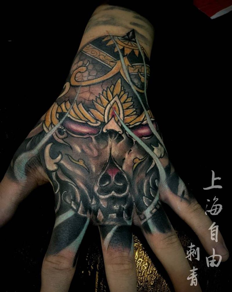 歌巴拉纹身图片_手部欧美写实歌巴拉骷髅头纹身图案