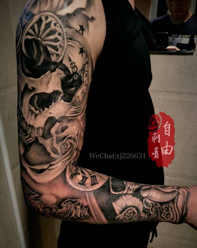 27小时纹身图片_手臂肩部欧美写实骷髅时钟纹身图案