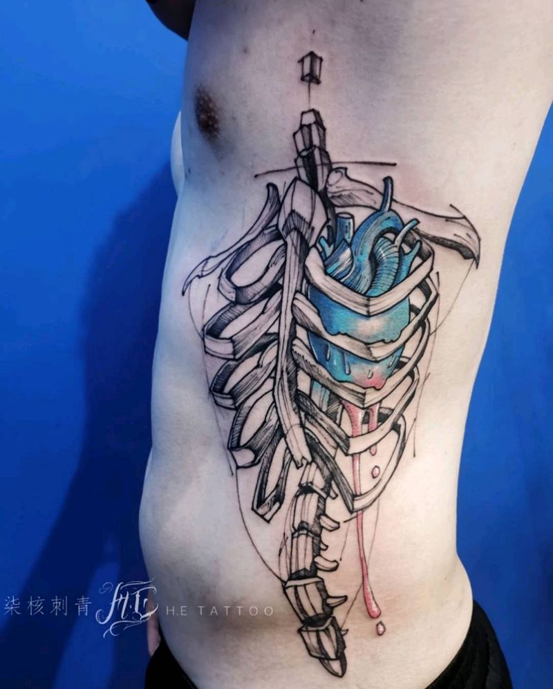 殇心纹身图片_腰部点刺水彩肋骨心脏纹身图案