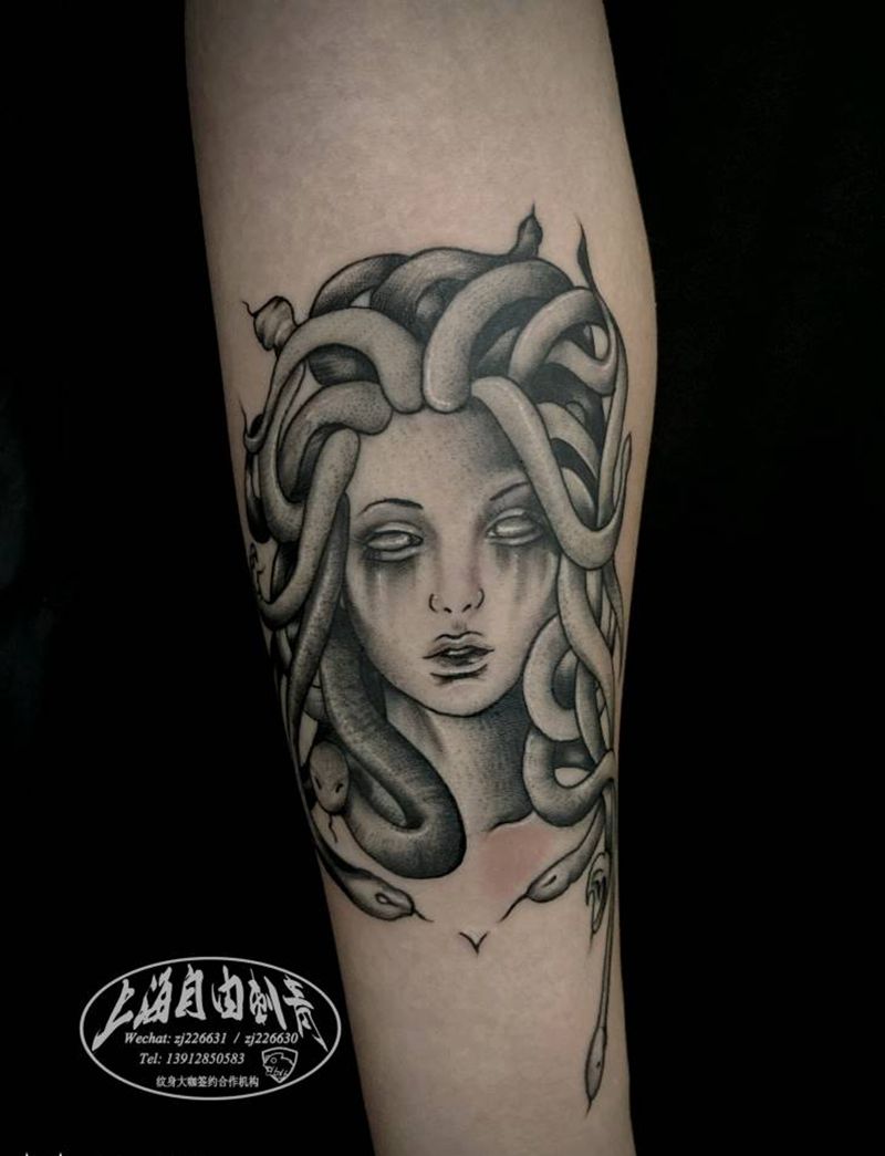 美杜莎纹身图片_手臂欧美写实美杜莎纹身图案