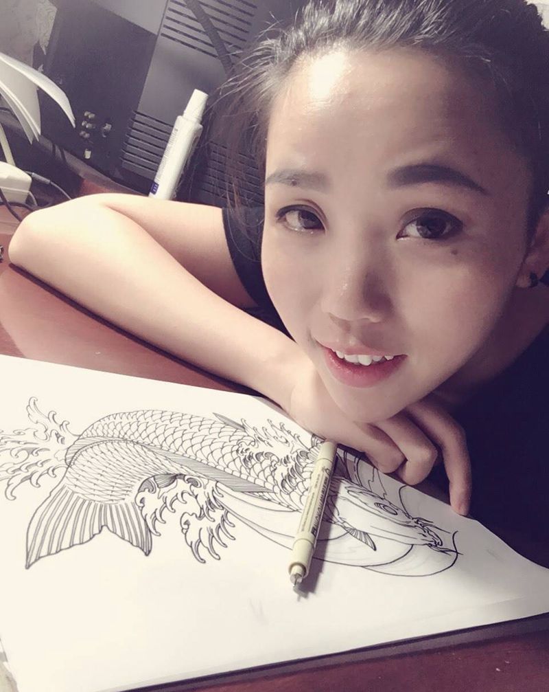 新学员报到！她-美女摄影师！她-开启了她的纹身师之旅！[微笑]纹身图片