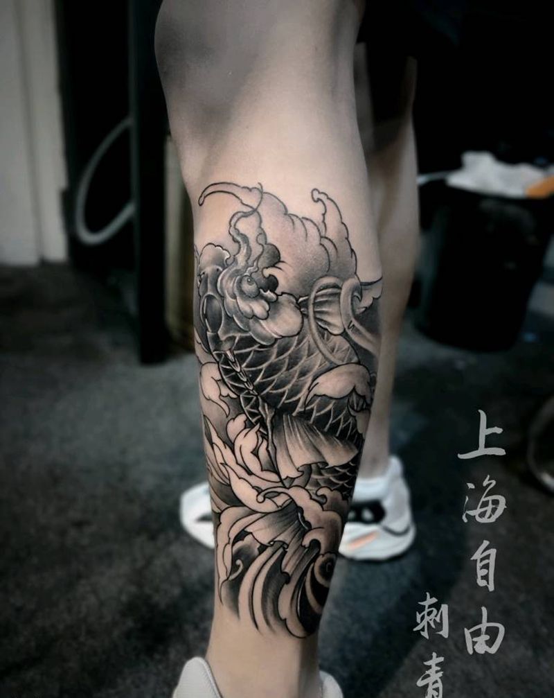 鲤鱼纹身图片_腿部新传统鲤鱼纹身图案