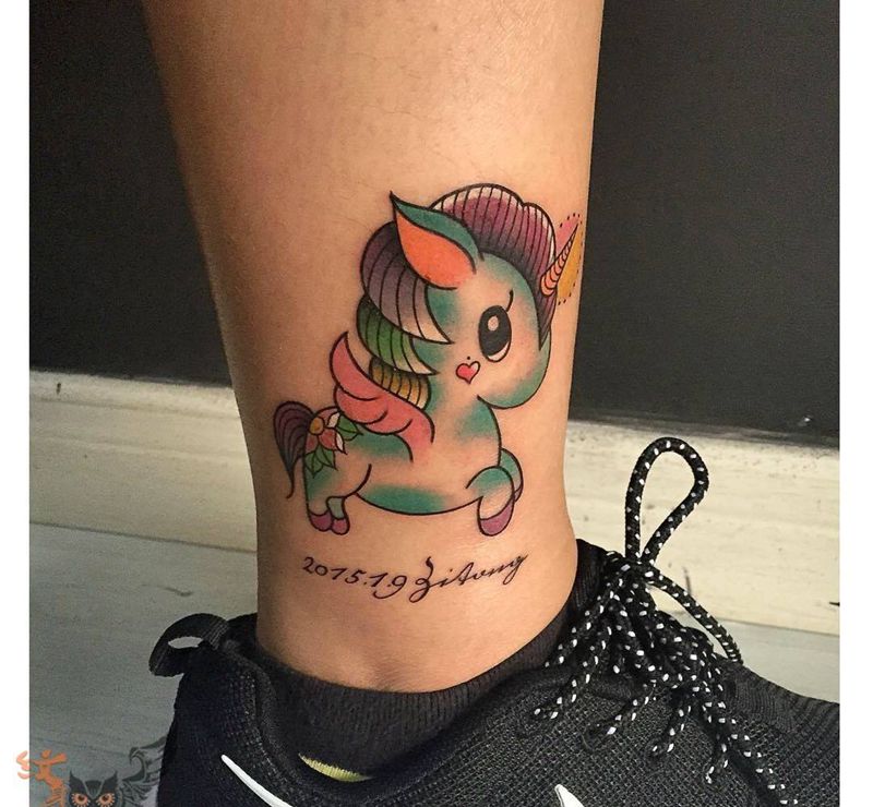 卡通小马纹身图片_成品腿部清新动物纹身图案