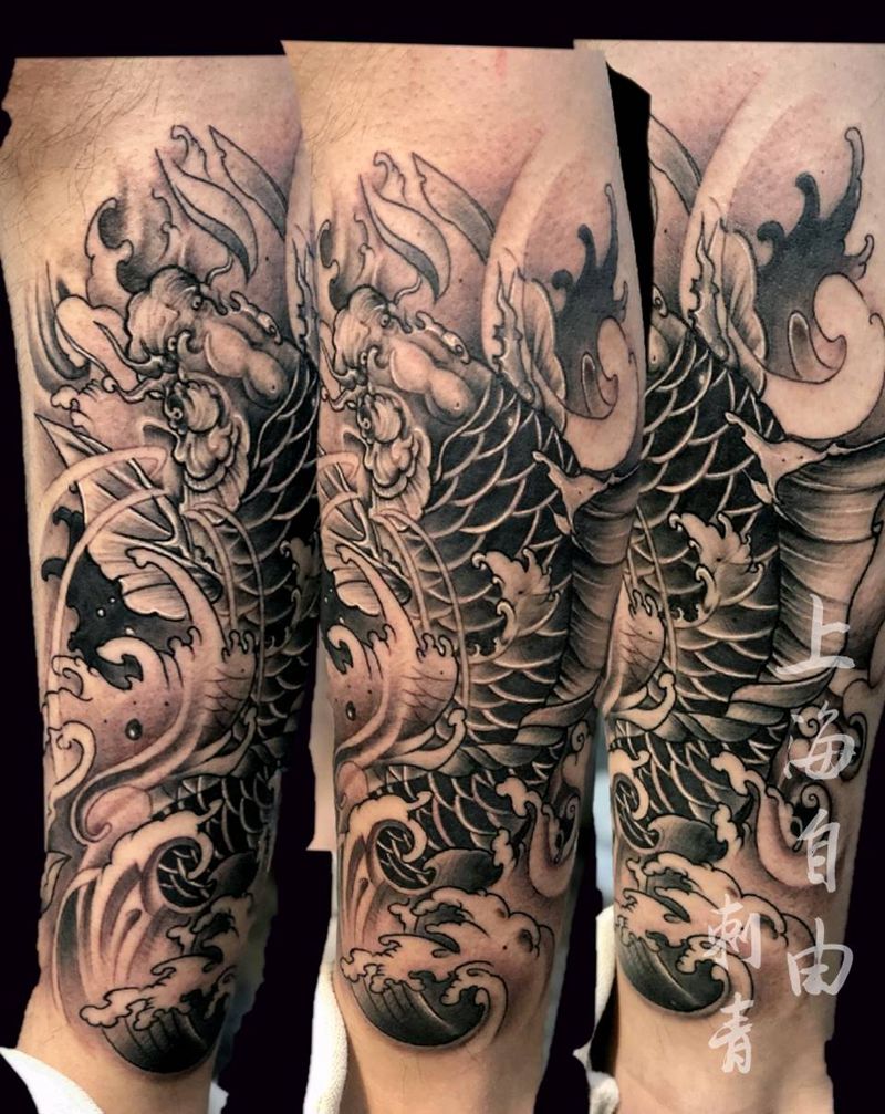 鲤鱼纹身图片_腿部新传统鲤鱼纹身图案