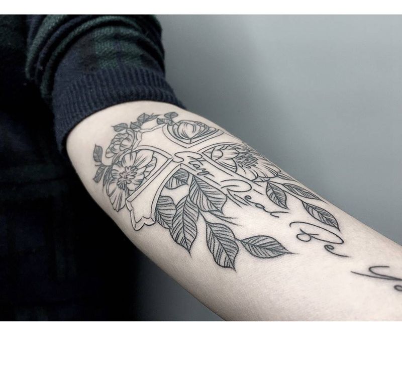 装饰性十字架纹身图片_成品手臂手部清新习俗字符宗教几何植物纹身图案