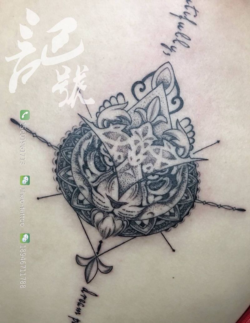 属大老虎的姑娘纹身图片