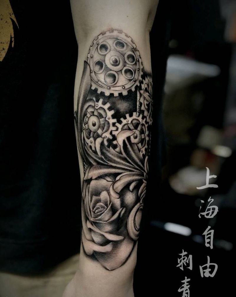 雕花玫瑰纹身图片_手臂欧美写实雕花玫瑰齿轮纹身图案