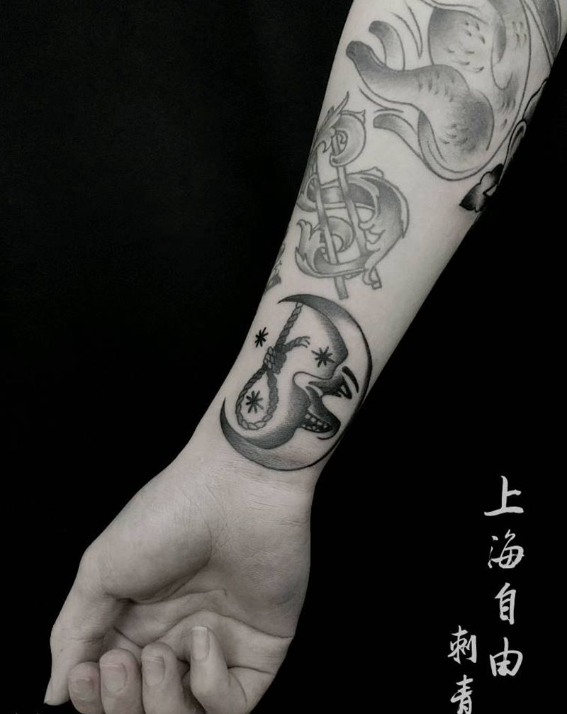 old school纹身图片_手臂Old School黑灰纹身图案