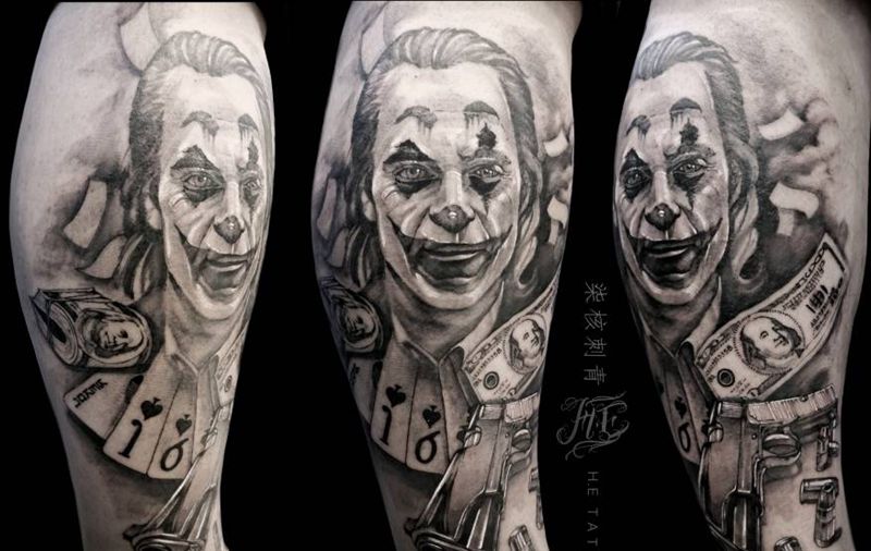 小丑纹身图片_脚部腿部欧美写实小丑纹身图案