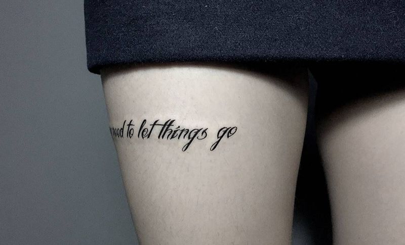 性感大腿文字纹身图片_成品腿部清新字符纹身图案