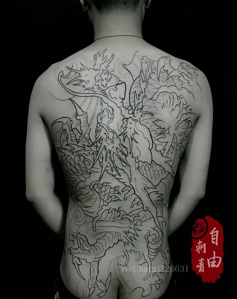 满背龙割线纹身图片