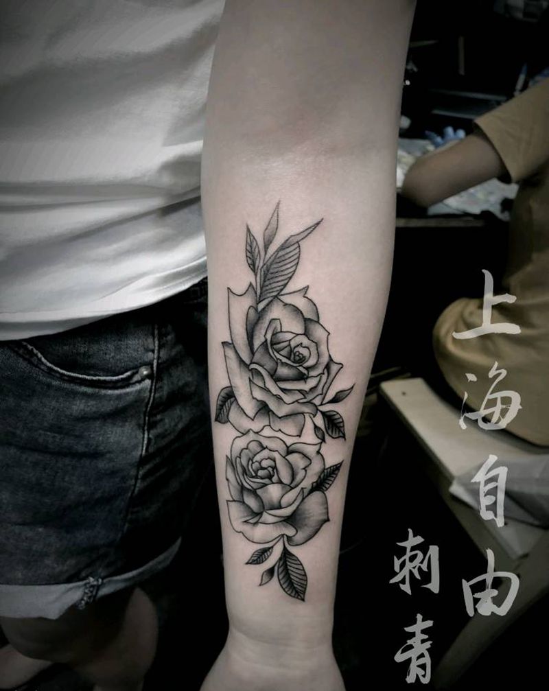 素花纹身图片_手臂欧美写实点刺素花纹身图案