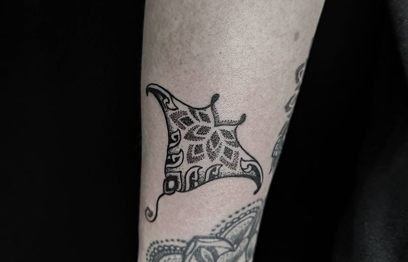 RAY纹身图片_手臂点刺图腾纹身图案