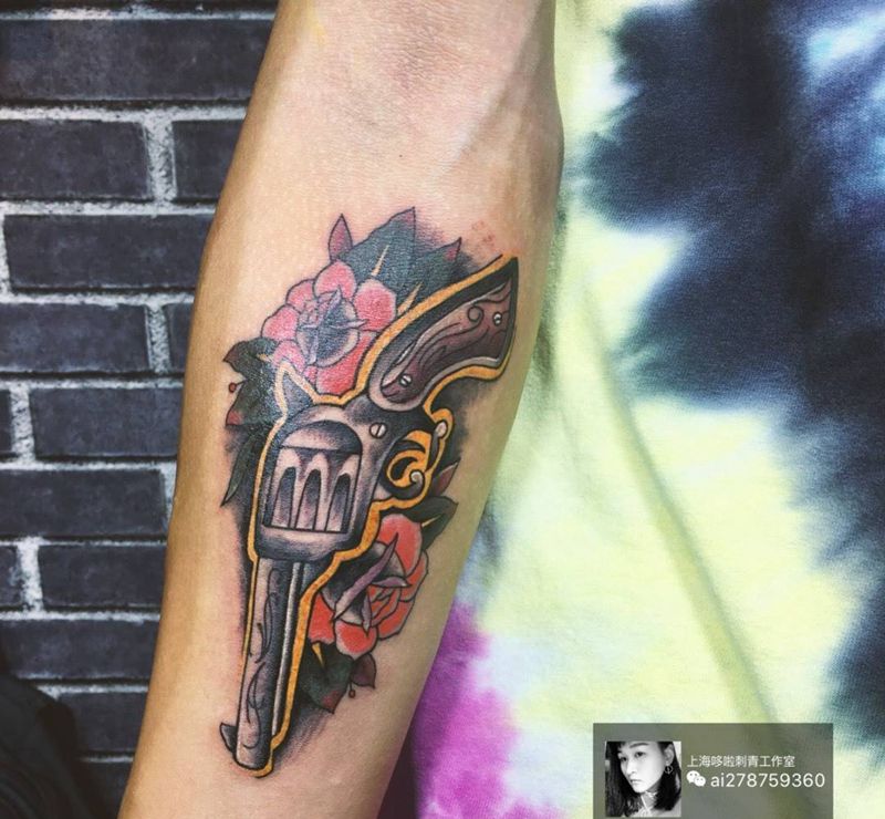 枪花 old school纹身图片_成品手臂欧美纹身图案