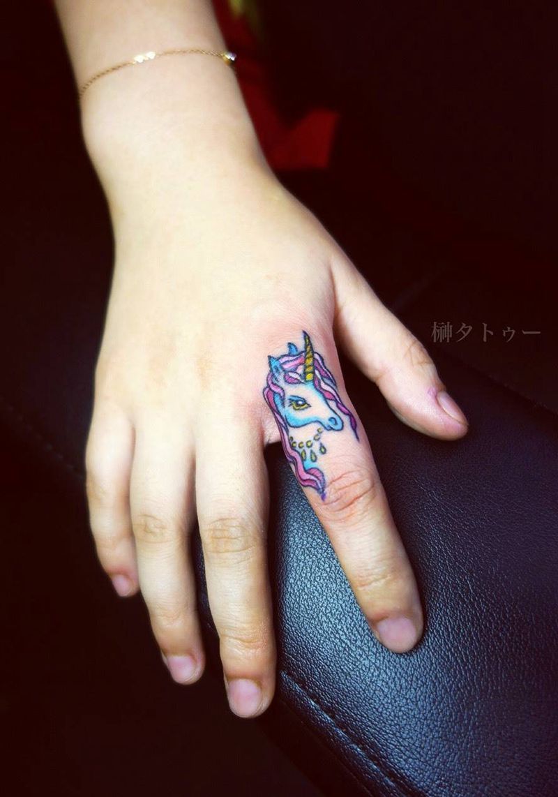独角兽纹身图片_成品手部欧美原创动物纹身图案