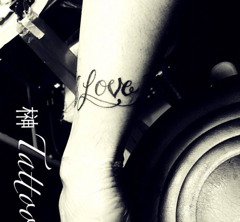 燕 2纹身图片_成品腿部欧美原创纹身图案