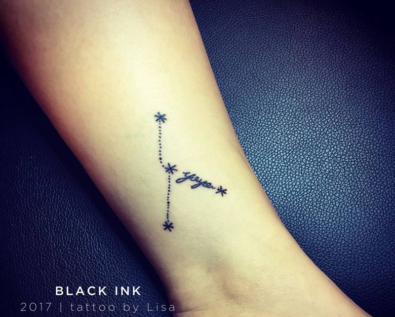 脚踝内侧星座纹身图片_成品腿部欧美清新字符原创纹身图案