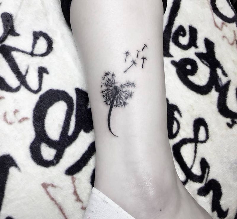 脚踝 蒲公英纹身图片_成品脚部清新植物纹身图案