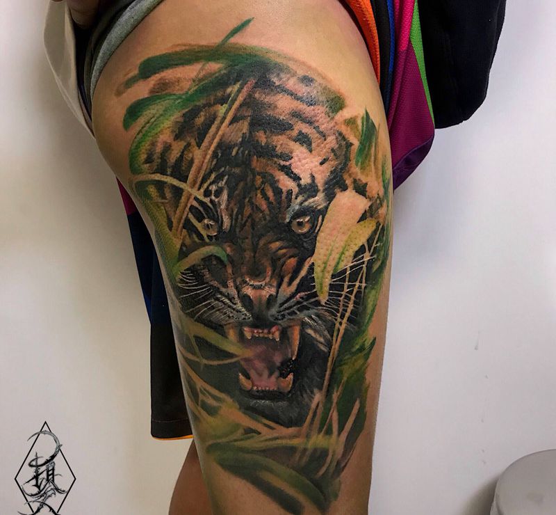 彩色写实老虎纹身图片_腿部脚部欧美写实老虎纹身图案