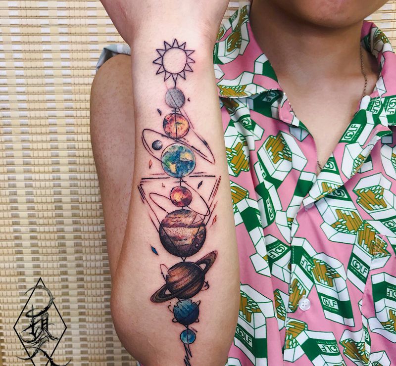 星球纹身图片_手臂腿部水彩几何星球纹身图案