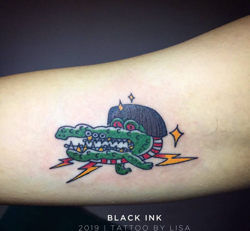 小鳄鱼纹身图片_手臂Old School纹身图案