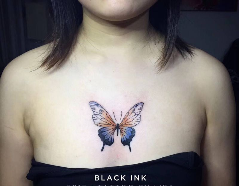 燕尾蝶纹身图片_胸部水彩纹身图案