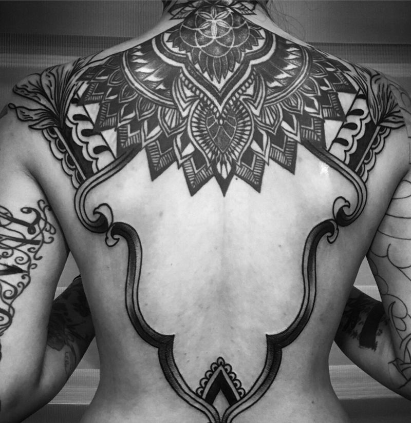 后背纹身图片_背部图腾点刺纹身图案