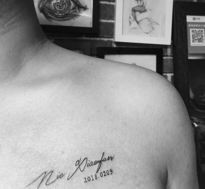 niexiaofan纹身图片_成品胸部欧美清新字符纹身图案