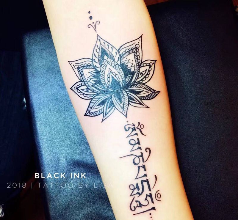 手臂内侧mandala纹身图片_成品手臂欧美清新图腾原创纹身图案