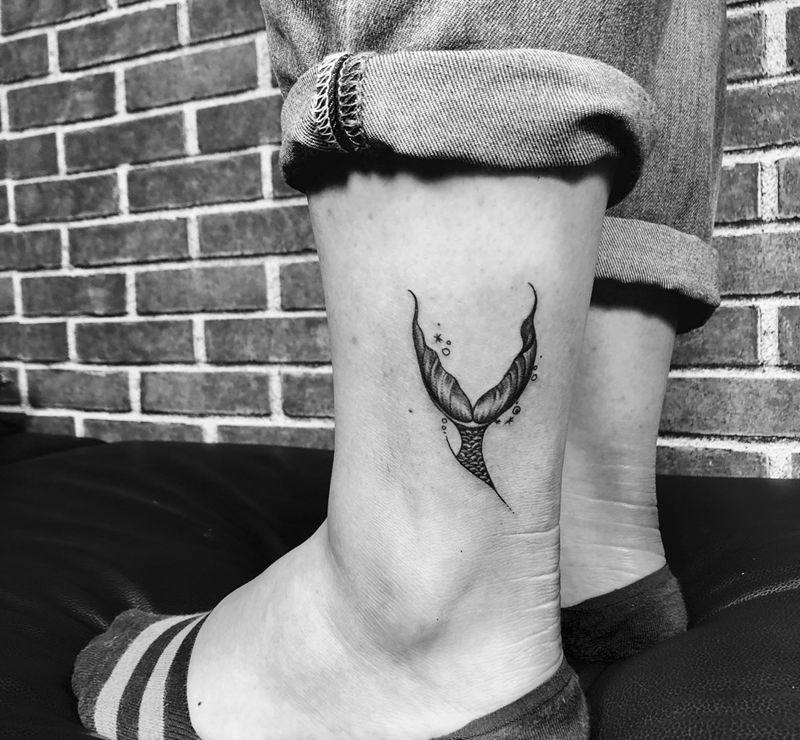 鱼尾cp纹身图片_成品腿部欧美写实清新动物纹身图案