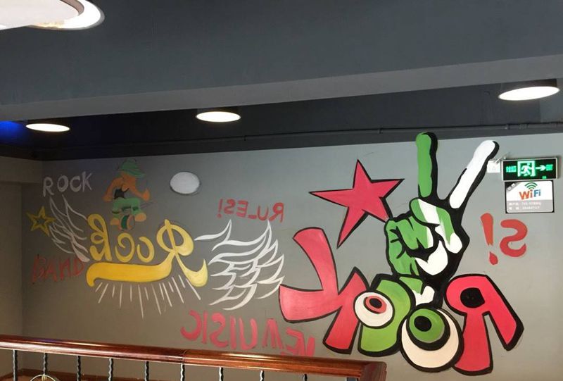 今天的任务就是给楼下的画墙绘纹身图片