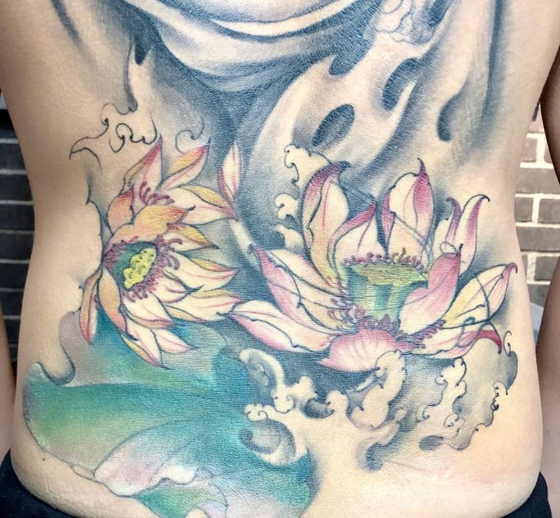 局部纹身图片_成品腰部传统清新国画植物纹身图案